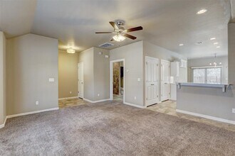 5600 Campbell Creek Dr, Unit Unit B in Oklahoma City, OK - Building Photo - Building Photo