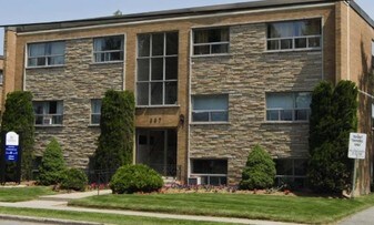 987 E Mohawk Rd in Hamilton, ON - Building Photo