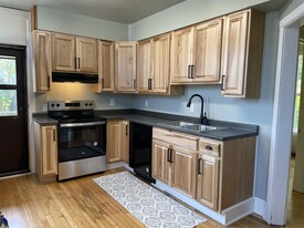 319 N 4th Ave W, Unit 319 in Duluth, MN - Building Photo