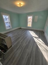 233 Delaware Ave, Unit 2 in Muskegon, MI - Building Photo - Building Photo