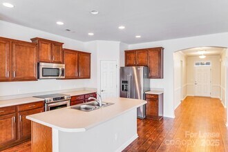 7012 Kitty Hawk Ln in Indian Land, SC - Foto de edificio - Building Photo