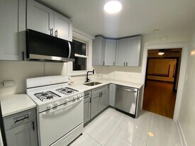 142 Comrie Ave in Braddock, PA - Building Photo