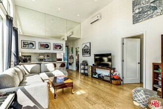 28 Ozone Ave in Los Angeles, CA - Building Photo - Building Photo