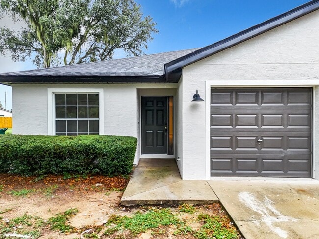 2669 Grand Island Shores Rd in Eustis, FL - Building Photo - Building Photo