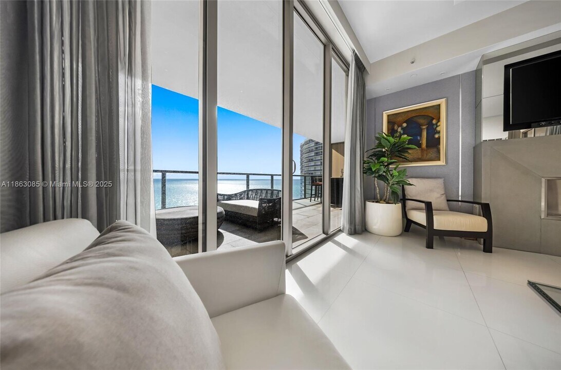 9701 Collins Ave in Miami Beach, FL - Building Photo