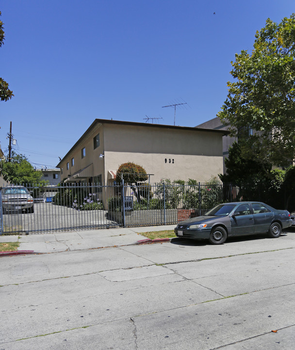 932 S Gramercy Pl in Los Angeles, CA - Building Photo