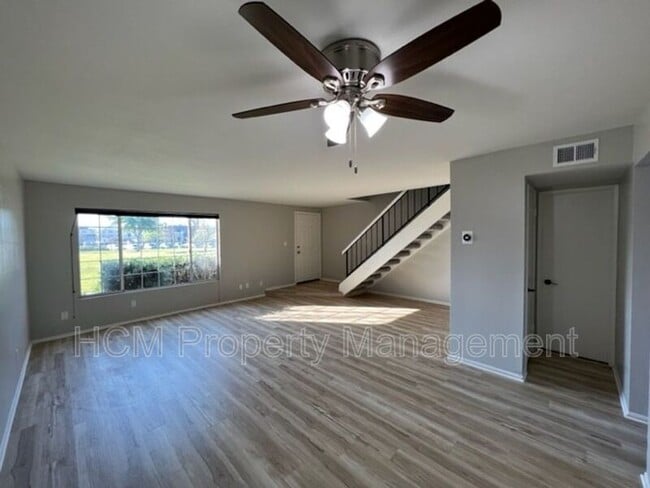 19142 Haynes St in Los Angeles, CA - Building Photo - Building Photo