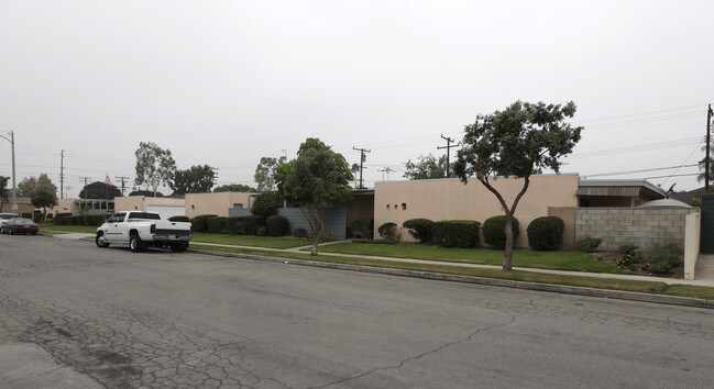 925-935 S Roanne St in Anaheim, CA - Building Photo - Building Photo