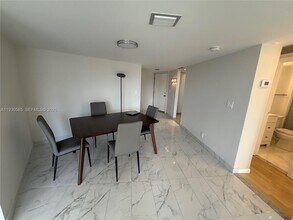 3475 N Country Club Dr in Miami, FL - Building Photo - Building Photo