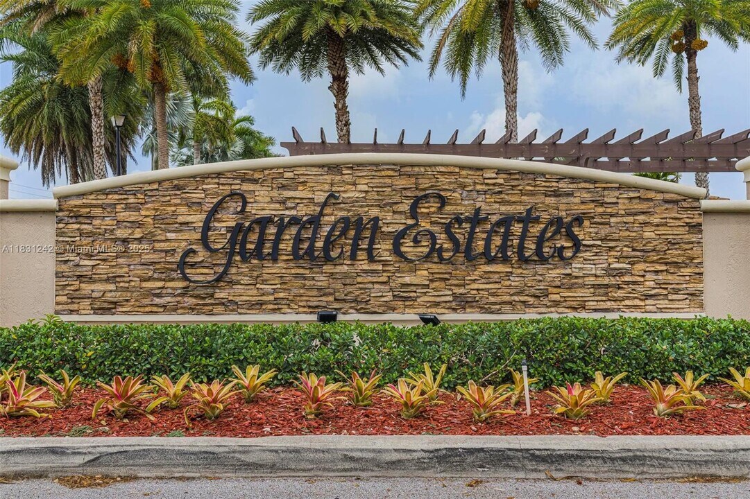 11766 SW 154th Pl in Miami, FL - Building Photo