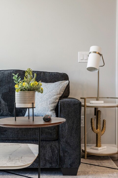 1605-1617 17 St SE in Calgary, AB - Building Photo