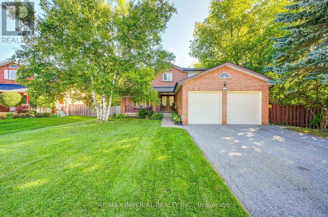 147 Millard St in Whitchurch-Stouffville, ON - Building Photo