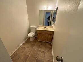 44510 16th St E in Lancaster, CA - Building Photo - Building Photo