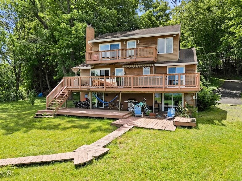 7 Rita Rd in Ridgefield, CT - Building Photo