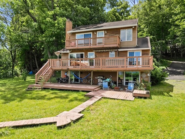 property at 7 Rita Rd