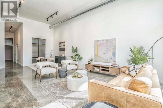 36 Geary Ave in Toronto, ON - Building Photo - Building Photo