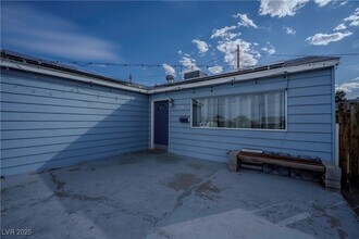 550 Karen Way in Henderson, NV - Building Photo - Building Photo