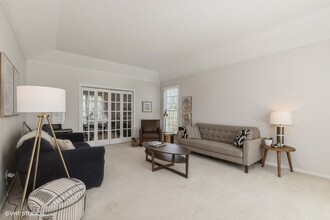 1712 Juliet Ln in Libertyville, IL - Building Photo - Building Photo
