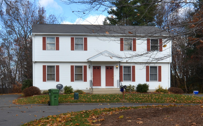 70 Northampton Ln in Plainville, CT - Building Photo - Building Photo