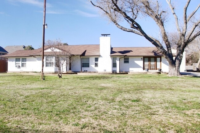 property at 1590 Gravel Cir N