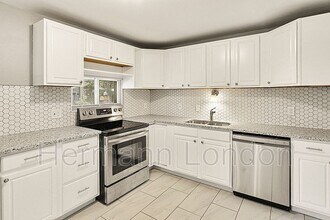 2365 N Pointe Ln in Florissant, MO - Building Photo - Building Photo