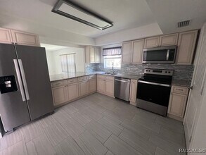 3 Chinaberry Cir in Homosassa, FL - Building Photo - Building Photo