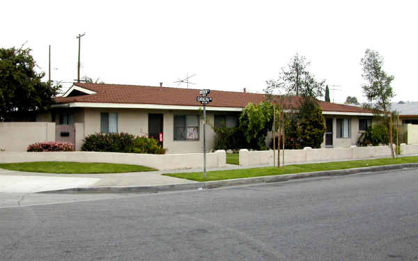 1651 W Catalpa Dr in Anaheim, CA - Building Photo