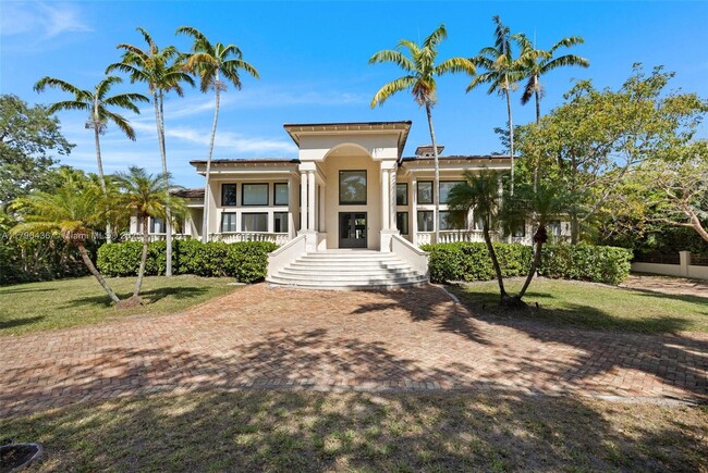 property at 8112 Los Pinos Cir