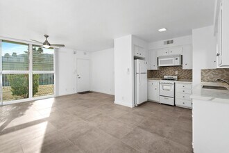 1777 E Arenas Rd in Palm Springs, CA - Building Photo - Building Photo