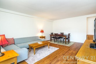 30 E 9th St-Unit -6-F in New York, NY - Building Photo - Building Photo