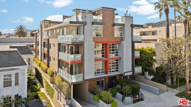 property at 1367 N Alta Vista Blvd