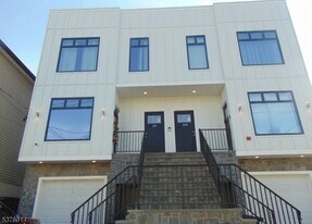 108 Mill St in Paterson, NJ - Building Photo