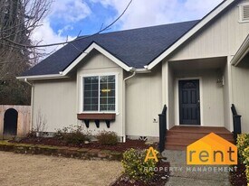 132 SW Verstappen Ln in Grants Pass, OR - Building Photo