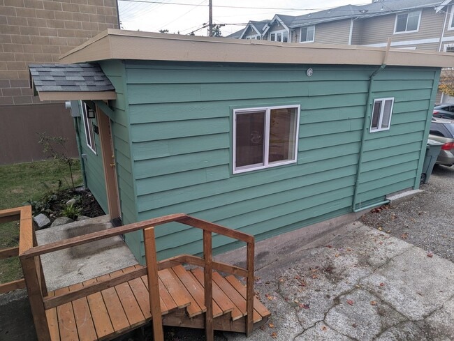 308 1/2 5th Ave S, Unit Edmonds Studio in Edmonds, WA - Foto de edificio - Building Photo