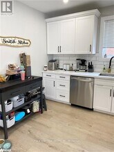 889 Fennell Ave E in Hamilton, ON - Building Photo - Building Photo