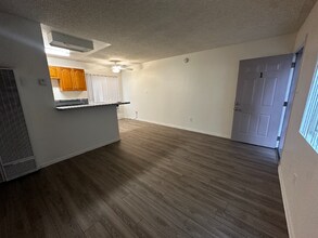 1228 S Loara St, Unit 1 in Anaheim, CA - Foto de edificio - Building Photo