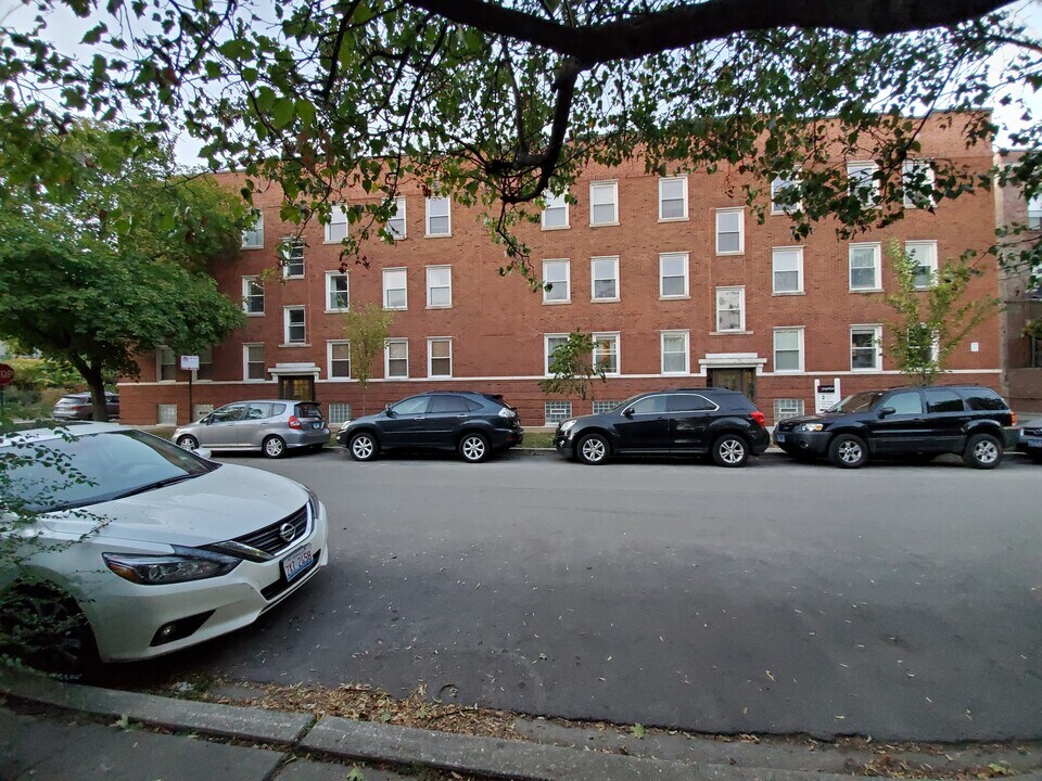 1750 W Rascher Ave in Chicago, IL - Building Photo