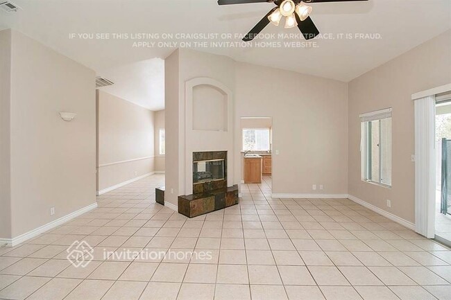 6105 Desert Haven Rd in Las Vegas, NV - Foto de edificio - Building Photo