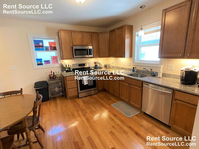 537 Main St, Unit 2 in Medford, MA - Building Photo - Building Photo