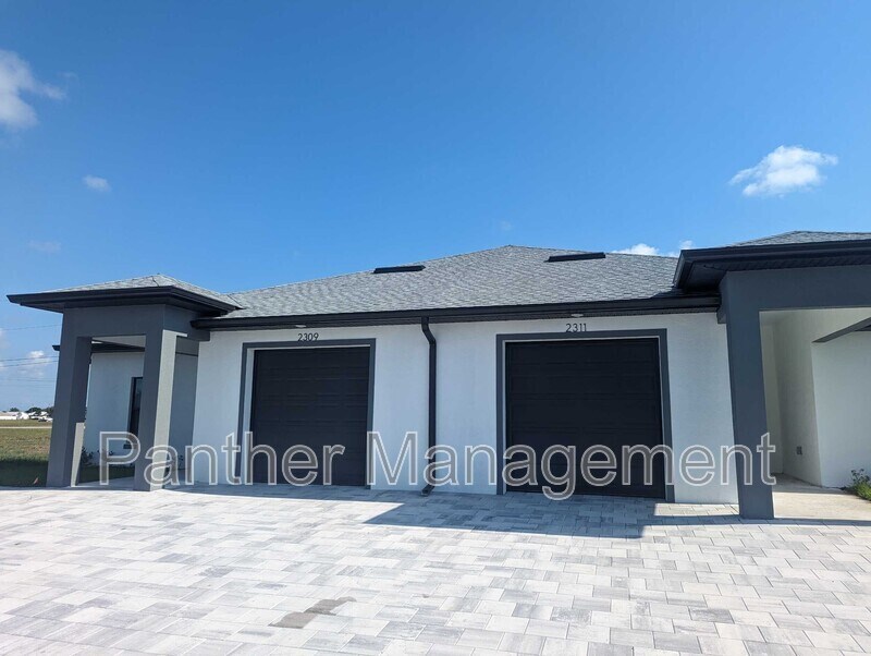 2311 NE 15th Ln in Cape Coral, FL - Building Photo