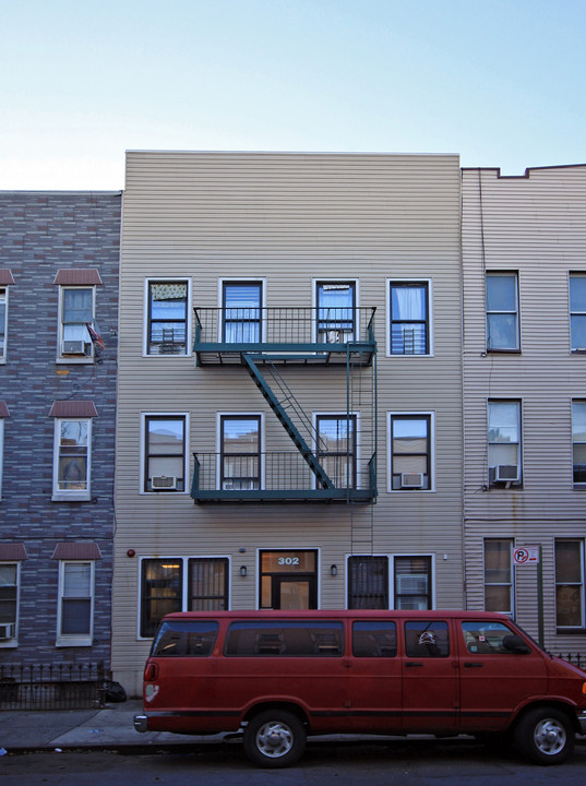 302 Harman St in Brooklyn, NY - Building Photo