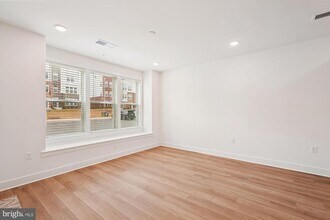 19820 Lavender Dust Sq in Ashburn, VA - Building Photo - Building Photo