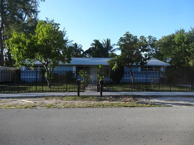 1219 NE 115th St in Miami, FL - Building Photo