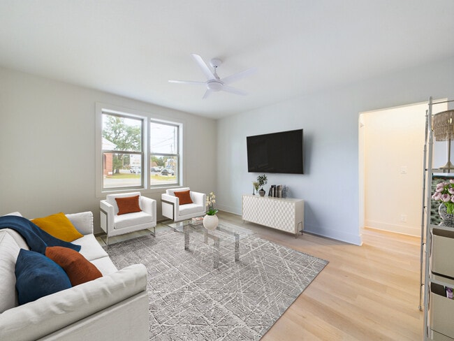 2 E Sunset Ave in Pensacola, FL - Foto de edificio - Building Photo