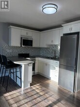 253 Augusta Ave in Toronto, ON - Building Photo - Building Photo