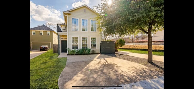 2801 Goodwin Ave in Austin, TX - Building Photo - Building Photo