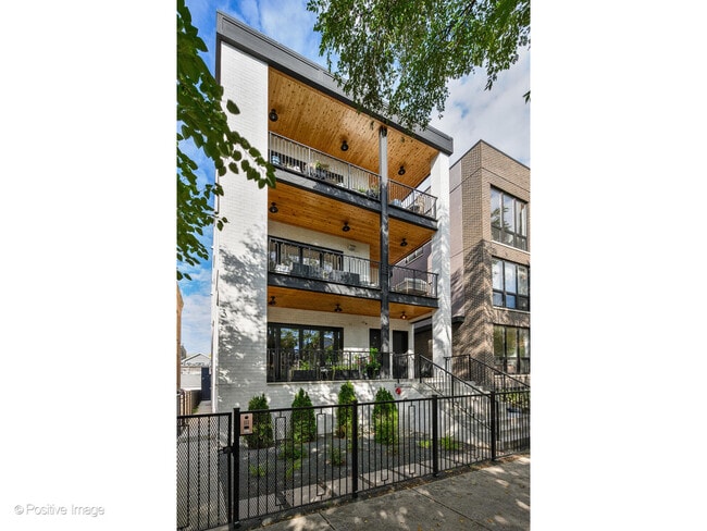 1752 W Huron St in Chicago, IL - Building Photo - Building Photo