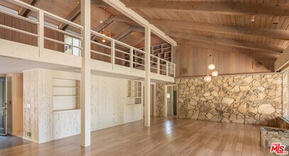 1365 N Wetherly Dr in Los Angeles, CA - Building Photo - Building Photo