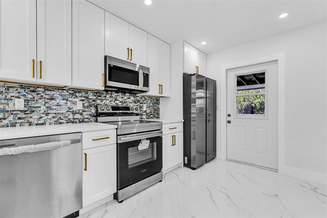 3837 NE 16th Terrace in Pompano Beach, FL - Building Photo