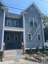 8 Fales Pl in Foxboro, MA - Building Photo